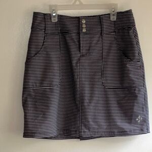 EXCELLENT CONDITION WOMEN’S SIZE 2 JOFIT BLACK/WHITE CHECKED SKORT